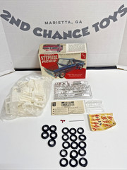 AMT 1972 GMC STEPSIDE PICKUP MODEL TRUCK 1:25 Model #T409 *Read*
