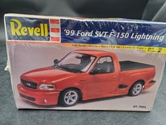 😎🚦Revell 1:25 Model Kit #85-7665 1999 Ford SVT F-150 Lightning see photos 🔥😎