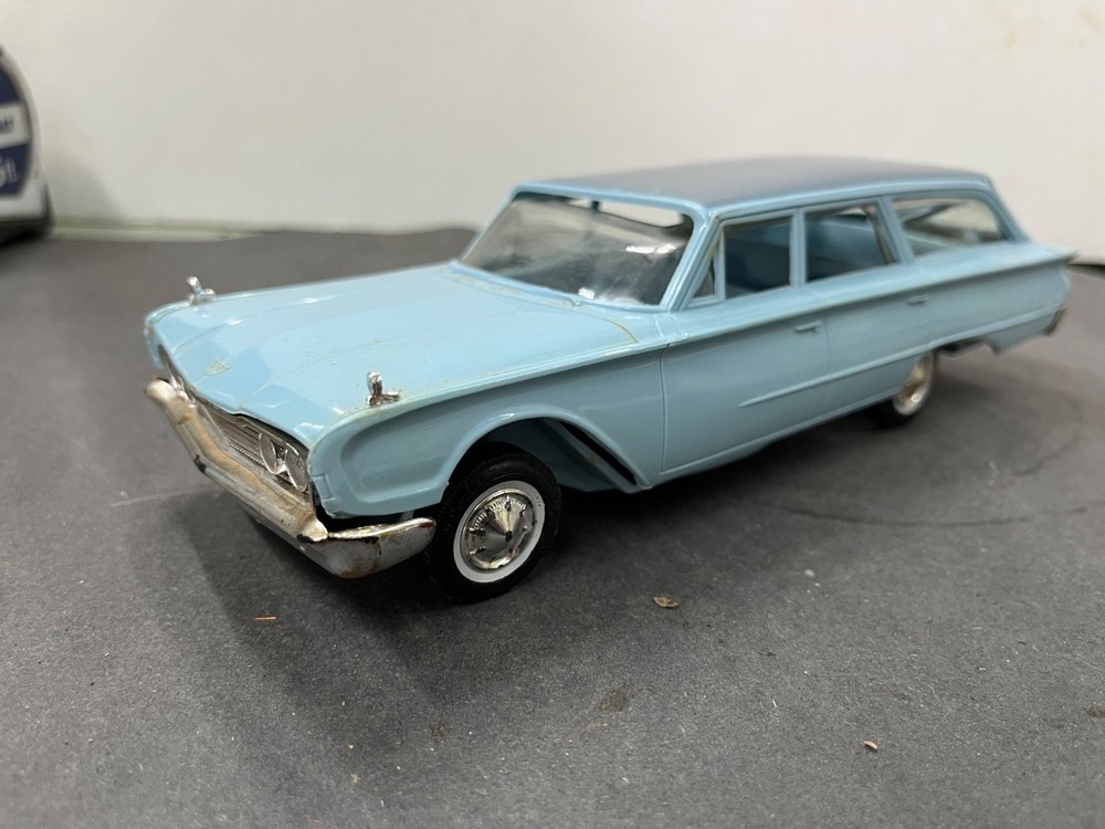 C10 Hubley 1960 Ford Station Wagon Vintage built model 1/25 McM.