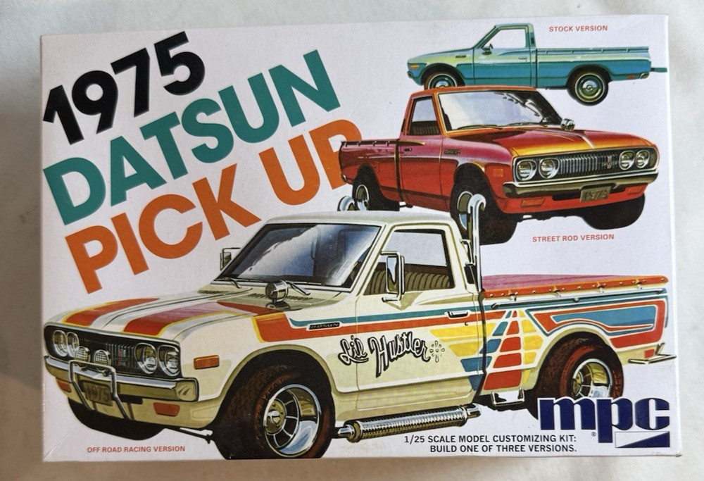 MPC 1975 DATSUN PICKUP Truck 1:25 Model Kit MPC872, 3 Ways