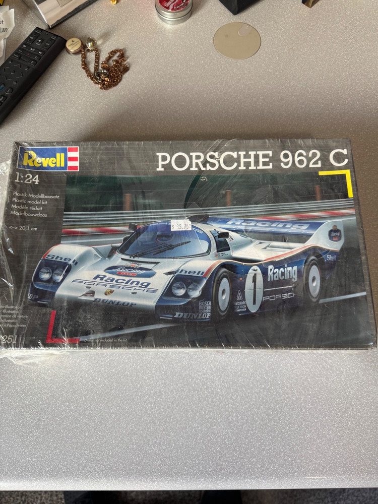 REVELL PORSCHE 962 C 1:24 SCALE MODEL NEW IN SHRINKWRAP SHELL RACING DUNLOP