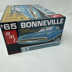 AMT 1965 Pontiac Bonneville Sport Coupe 3’n1 1260 1:25 Model Kit Open Box L7