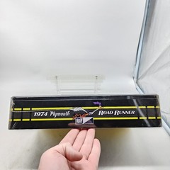 UH MPC 1/25 1974 Plymouth Road Runner Collectors Tin & 4.5″ Figure Sealed *READ*