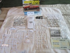 POLAR LIGHTS GAS RONDA MUSTANG FUNNY CAR JUNKYAR MODEL KIT LOT #401