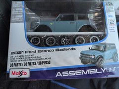 Maisto Assembly Line 2021 Ford Bronco Badlands 1:24 SC Diecast Model Kit 39535