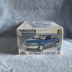 Revell ‘97 Ford F-150 XLT Truck 1/25 Scale Model Car Kit #85-7215