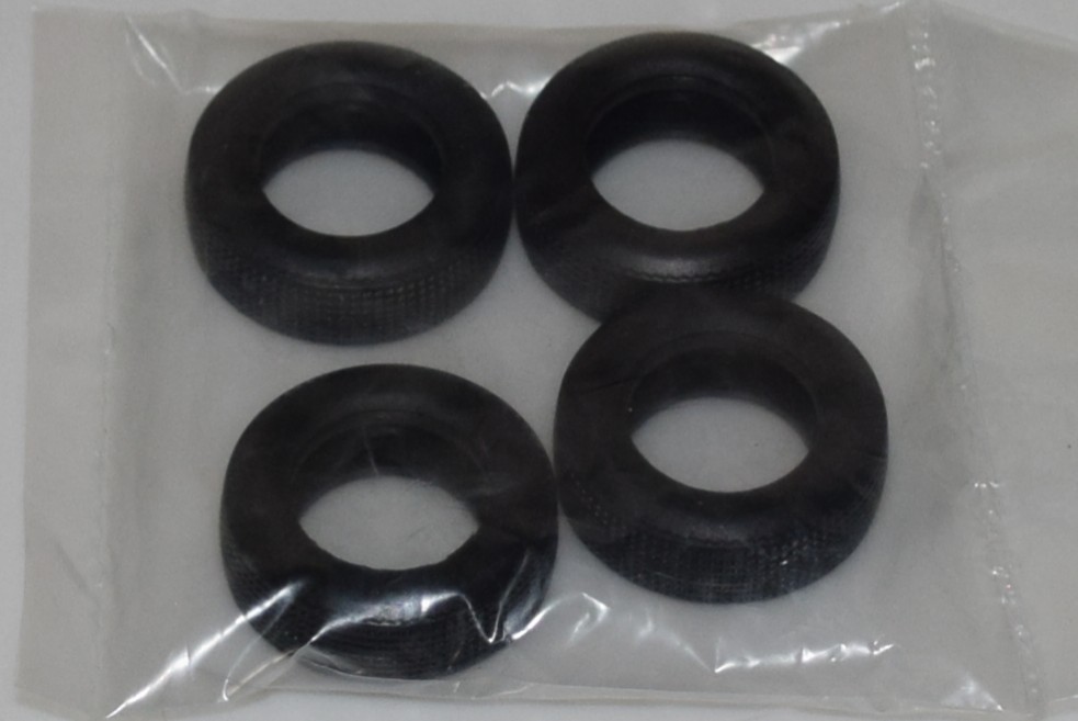 AMT 1994 FORD F-150 SVT 1110M/12 ⭐PARTS⭐ RUBBER TIRE PACKAGE 1:25