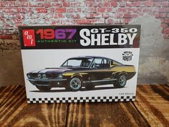 AMT 1967 Ford Shelby GT-350 1/25 Scale Model Kit Molded in White (AMT800/12) new