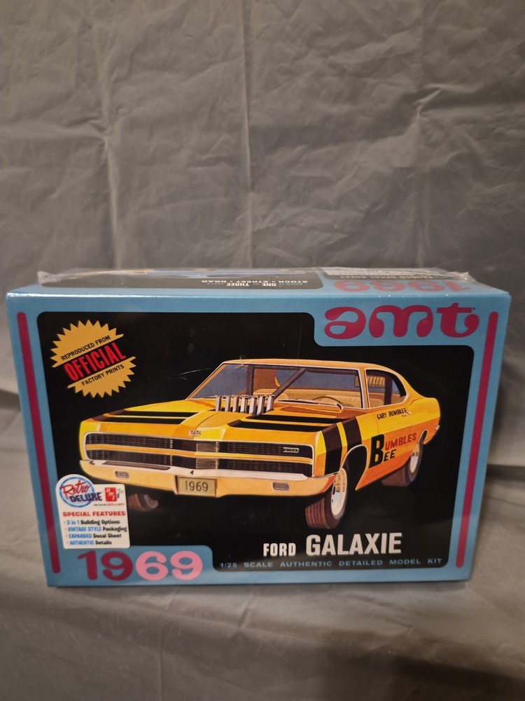 AMT 1969 Ford Galaxie Hardtop Plastic Model Car Kit 1:25 Scale Factory Sealed