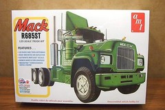 AMT MACK R685ST TRACTOR 1/25 SCALE MODEL TRUCK KIT