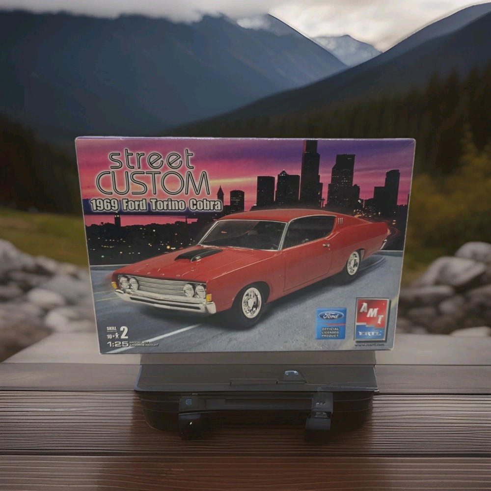 AMT ERTL 1969 Ford Torino Cobra Street Customs 1/25 Kit 31745 2006 – SEALED