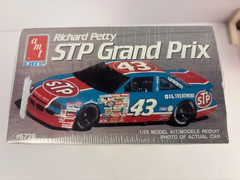 AMT RICHARD PETTY STP Grand Prix 6728 Vintage Model Car Kit 1:25 Sealed