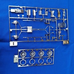 Vintage 2005 Chrysler 300C AMT 1/25 Scale Plastic Model Kit AMT-681