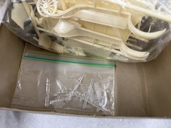 AMT Budweiser ‘23T Delivery Van 2401 1/25 Scale Unassembled Hobby Kit