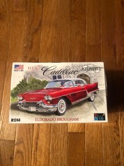 ATLANTIS 1957 CADILLAC ELDORADO BROUGHAM 1/25 SCALE MODEL KIT