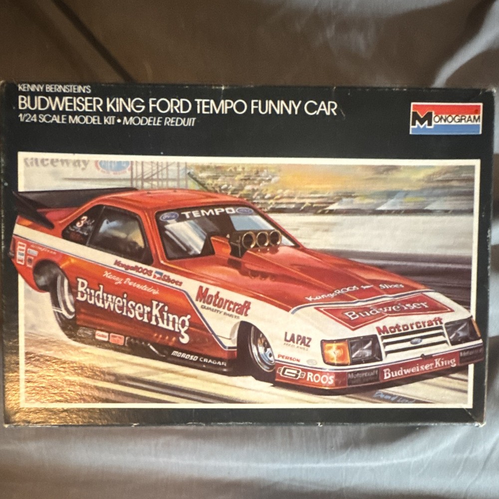 Monogram Budweiser King Ford Tempo Funny Car 1:24 Kenny Bernstein Kit 2726
