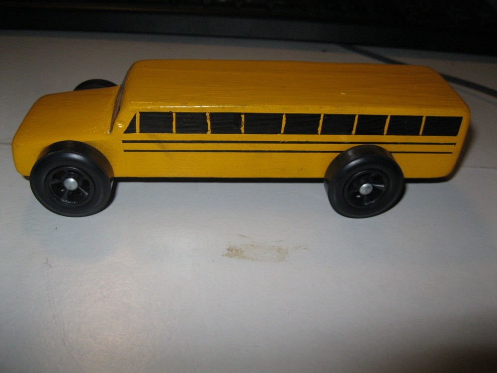 Pinewood Derby Car + extra car kit