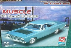 AMT 1968 PLYMOUTH ROAD RUNNER PLASTIC MODEL KIT 1/25 SKILL LEVEL 2