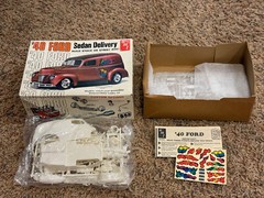 AMT 1940 FORD SEDAN DELIVERY STREET ROD STOCK – 1/25 Vintage 1977