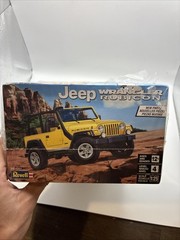 Revell Jeep Wrangler Rubicon Plastic Model Kit 85-4501 Factory Sealed 1:25