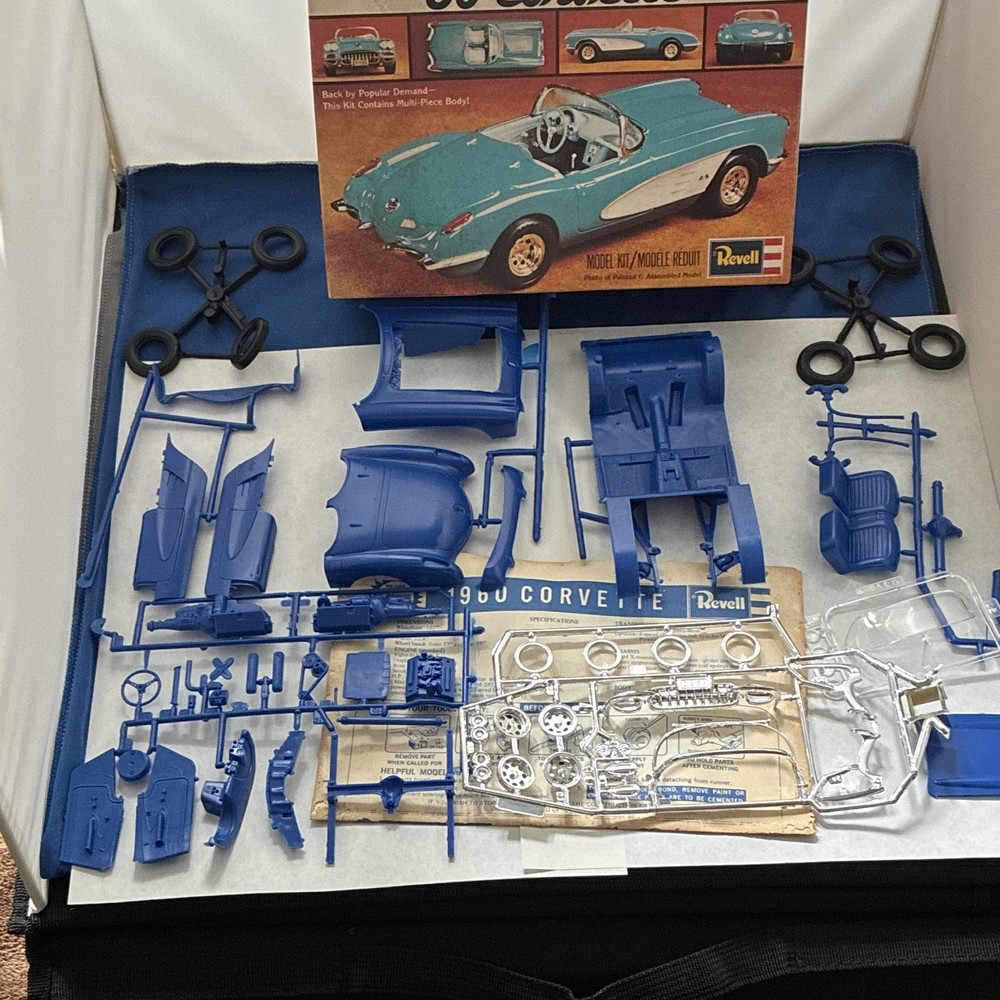 Revell 1960 Chevrolet Corvette 1:25 Unassembled Plastic Car Kit Not Painted
