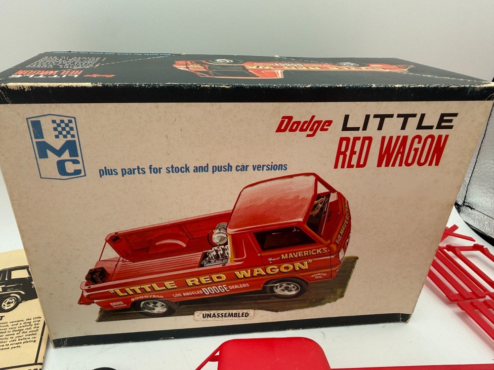 Vintage IMC Dodge LITTLE RED WAGON / Kit No. 107-200 / 1/25 Scale Model