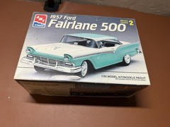 AMT 1957 Ford Fairlane 500 Model Kit 1/25 Skill Level 2. 7072