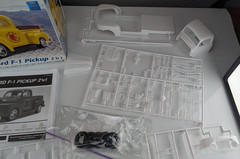 Revell 85-7203 1950 Ford F-1 Pickup 2n1 1:25 Model Kit Open Box
