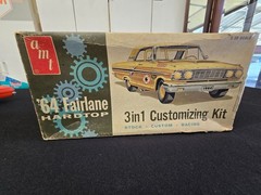 AMT 5164 1964 Ford Fairlane Hardtop Vintage Car Model KIT 1/25 DRAG STRIP RACING
