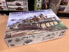 Border BT-010 1/35 TIGER I EARLY PRODUCTION SD.KFZ.181 Model Kit Tank