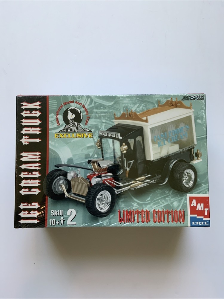 AMT Ertl 1:25 Ice Cream Truck #31739 Sealed Box 2002