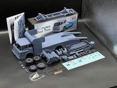 1/25 1972 Ford C-700 Ramp Truck Race Car Hauler Model Kit with Engine & Clears