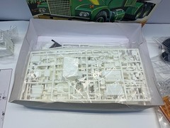 AMT 1:25 Scale Diamond Reo Semi Truck Sealed Inside Model