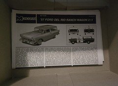 Monogram 85-4193 1957 Ford Del Rio Wagon Police Car 2n1 Model Kit 1/25 McM (B46)