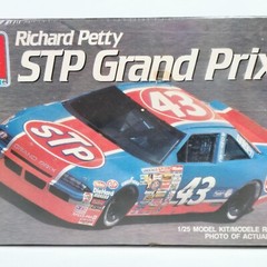 1990 AMT #43 Richard Petty STP Grand Prix 1/25 Scale Model Kit #6728-SEALED BOX