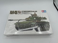 Tamiya US Tank M41 Walker Bulldog Model Kit 1:35 Scale