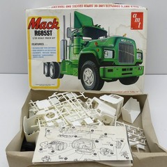 Vintage AMT Mack R685ST Truck Model Kit 1/25 Scale Unbuilt Complete in Box