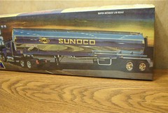 AMT Fruehauf Plated Tanker Semi-Trailer SUNOCO 1/25 Scale Model Kit #1239