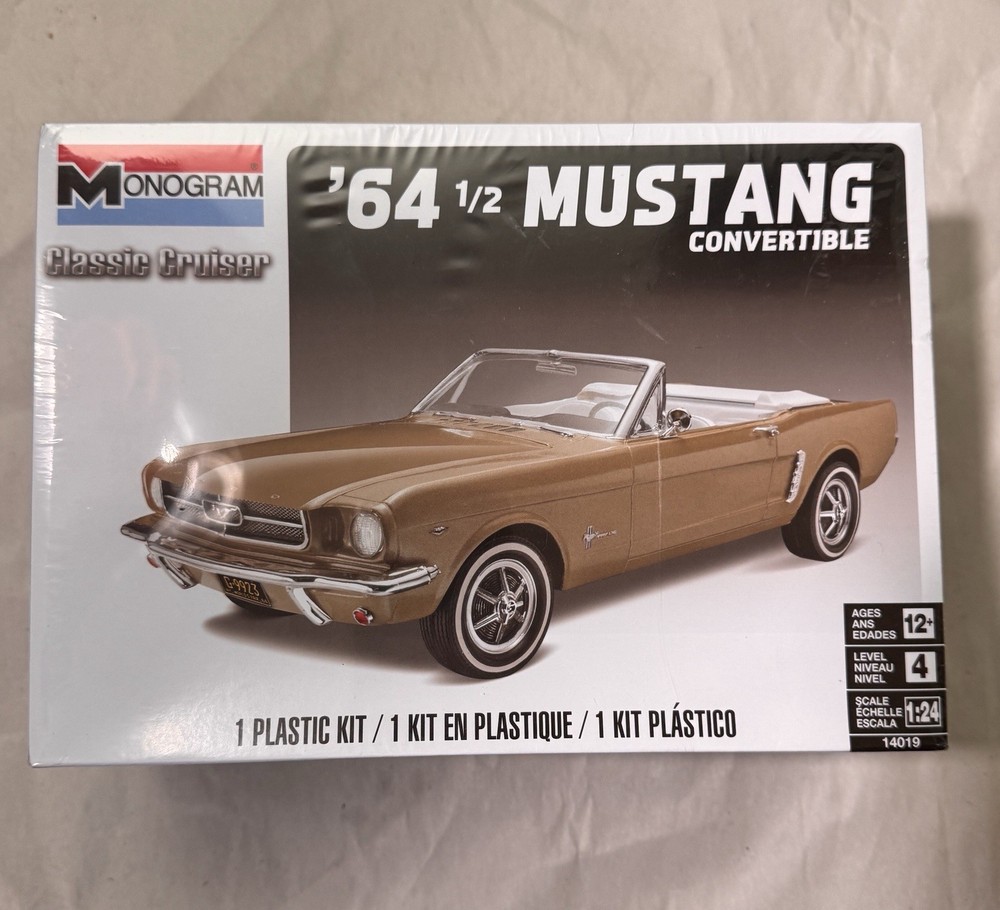 Monogram Classic Cruiser ’64 1/2 Mustang Convertible Kit # 14019 Factory Sealed