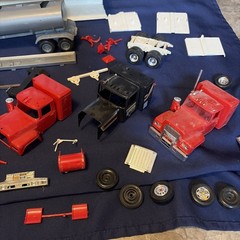 Monogram 1/32 Snap Tite Conventional Semi Trucks Trailers Lot Lots of Parts