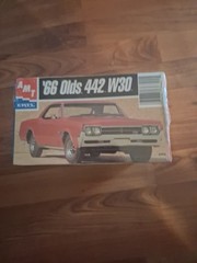1/25 scale old 442 w30 kit by amt/ertl. 2in1 , new in box.