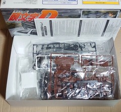 AOSHIMA 1/24 Initial D Takumi Fujiwara AE86 Trueno w/ Driver Figure Model Kit No