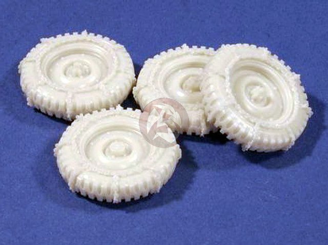 Panzer Art 1/35 Road Wheels with Chains for US Jeep WWII (4 pieces) RE35-159