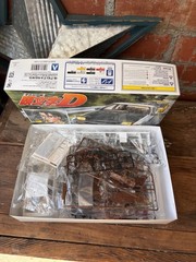 Aoshima 1/24 Initial D Toyota Fujiwara Takumi AE86 Trueno Project-D Ver.