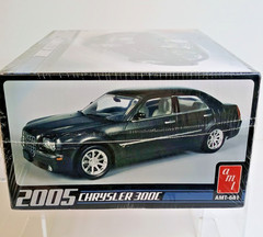 2019 AMT 1:25 Model Kit ~ 2005 CHRYSLER 300C Black ~ NEW SEALED