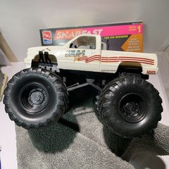 AMT ERTL Snap Fast Beginner Model Monster Truck Partially Assembled Complete Kit