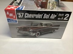 AMT 31543 1957 Chevy Hard Top model kit
