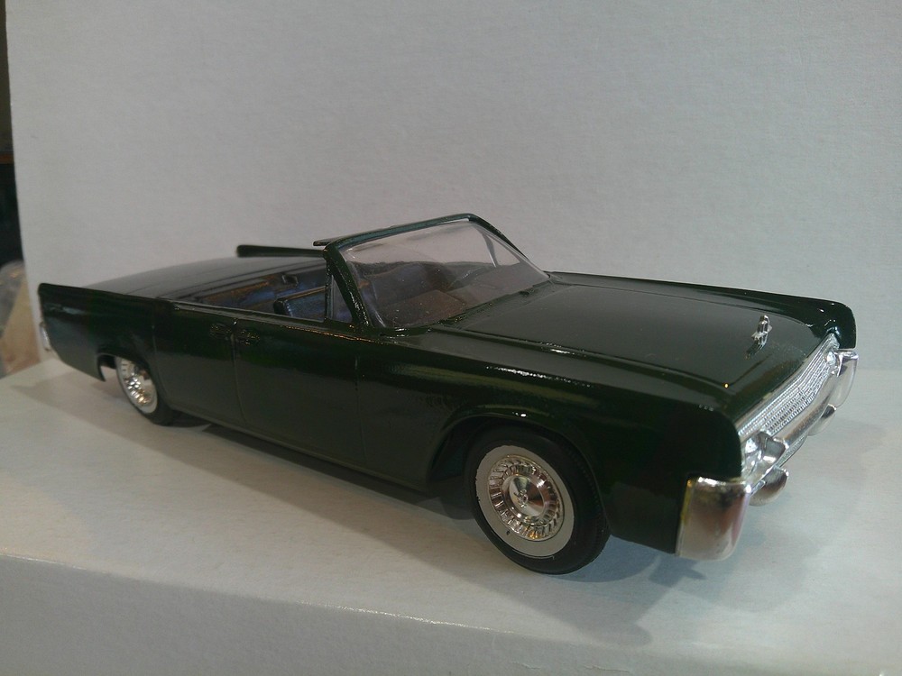 AMT 1961 Lincoln Continental Convertible Built model 1/25 Read Description