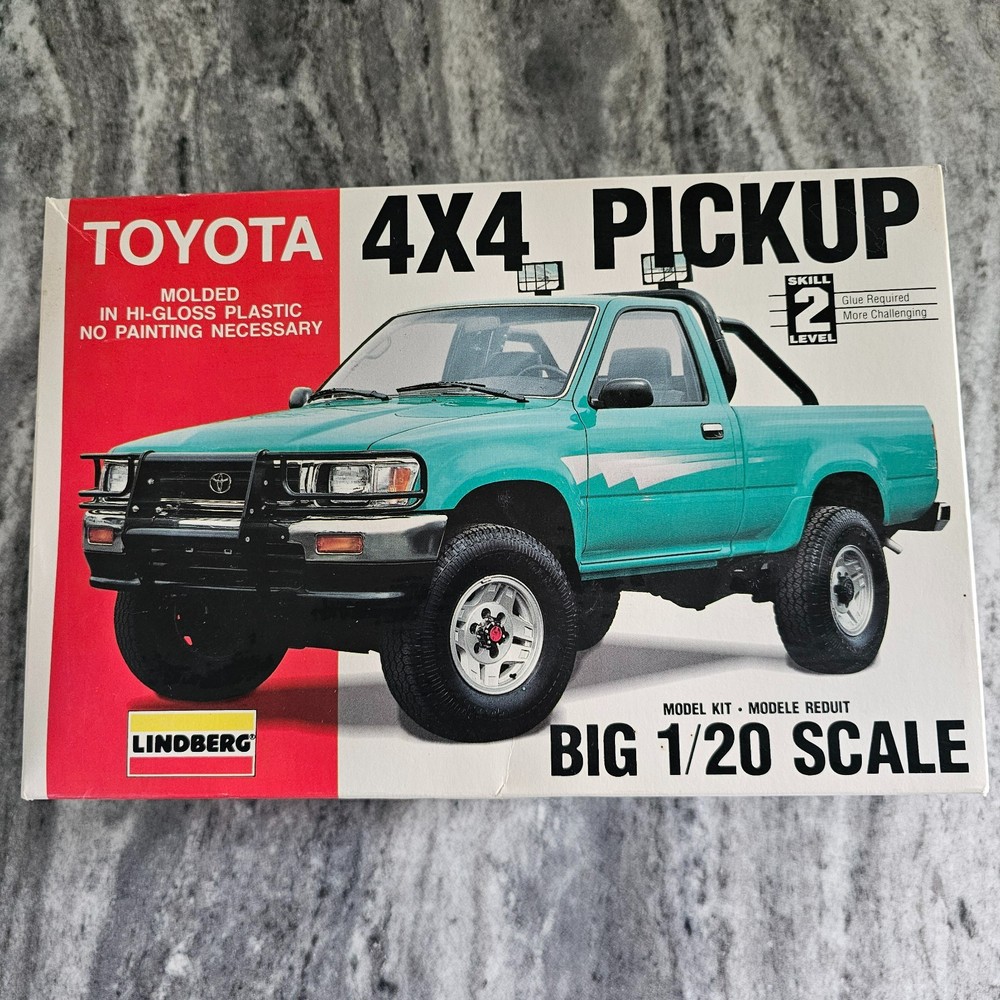 Lindberg Toyota 4×4 Pickup Truck 1/20 Scale Plastic Model Kit 72506 – Open box