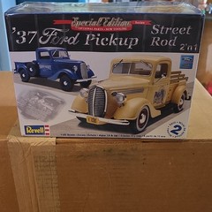 Revell Special Edition ’37 Ford Pickup Street Rod 2’n1 1:25 Plastic Kit 8572080